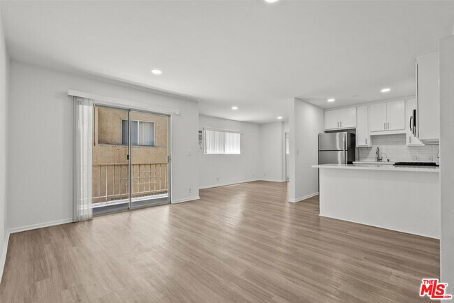 Foto del edificio - 15286 Sutton St