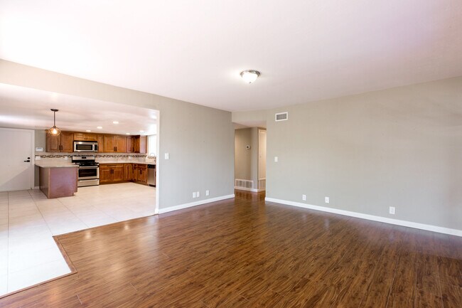 Building Photo - 3350 Las Vegas Dr