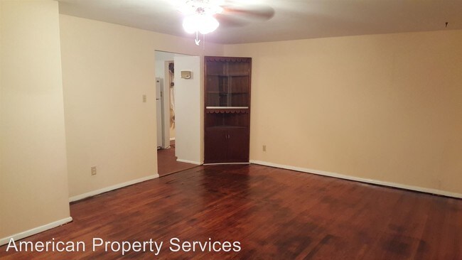 Building Photo - 2205 Northview Dr