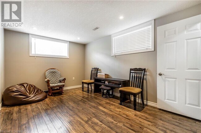 Building Photo - 151 Hardcastle Dr