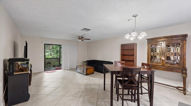 Building Photo - 1303 Lakeview Dr E