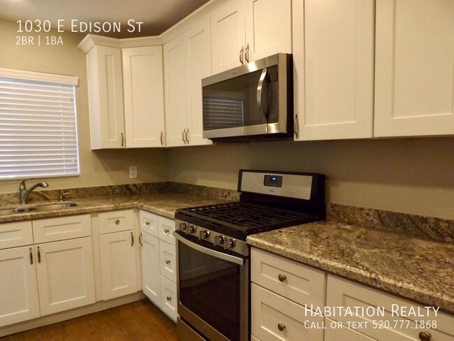 Building Photo - Remodeled 2-Bedroom Home in Jefferson Park!!