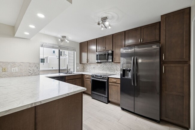Beautifully updated Townhome! 4 bed 2.5 bath in Washington Virginia Vale! - Beautifully updated Townhome! 4 bed 2.5 bath in Washington Virginia Vale!