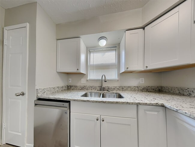 Foto del edificio - 12219 Lennox Gardens Dr