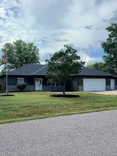 Building Photo - 13075 N Branch St