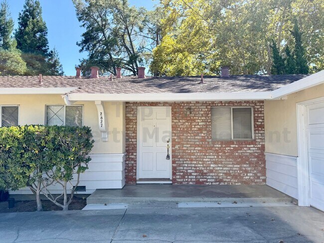 Building Photo - 2827 San Carlos Dr