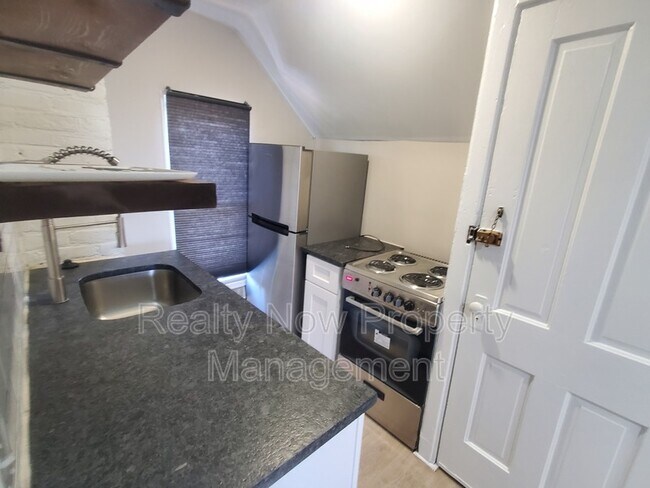 Foto del edificio - 1335 W 61st St