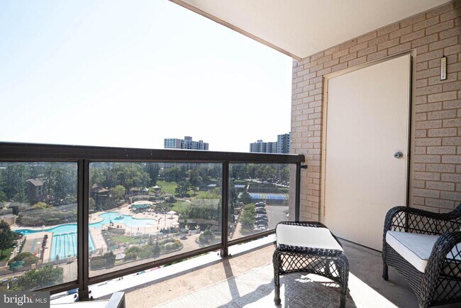Foto del edificio - 205 Yoakum Pkwy