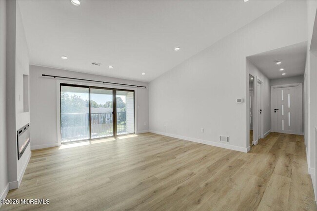 Foto del edificio - 341 Danbury Ln