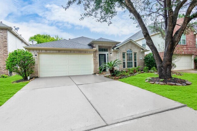 Foto del edificio - 16510 Bluff Springs Dr