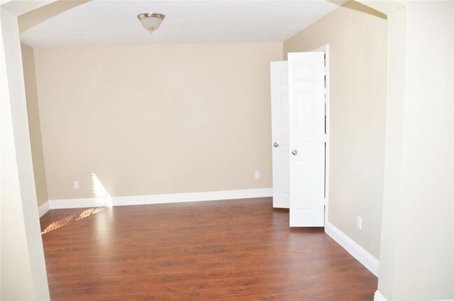Building Photo - 8319 Adler Lake Dr