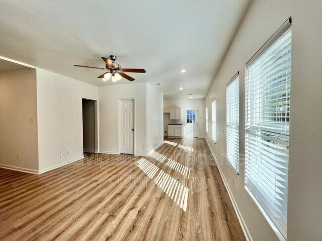 Building Photo - 2825 Meadowbrook Dr