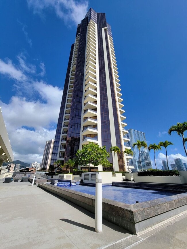 Building Photo - 725 Kapiolani Blvd