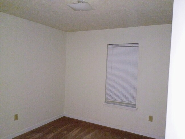 Foto del edificio - 1478 Bass Ave