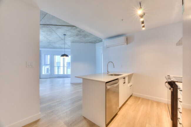 Building Photo - S609