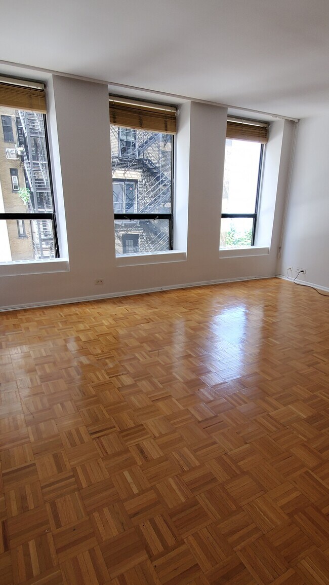 Foto del edificio - 260 E Chestnut St