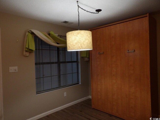 Building Photo - 1095 Plantation Dr W