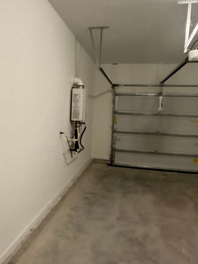 Foto del edificio - 366 Brandon Lakes Dr