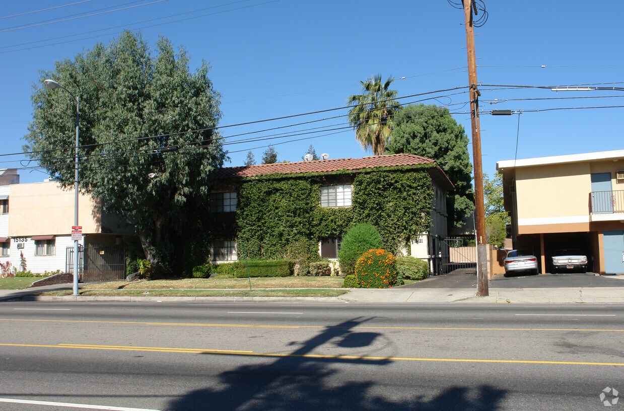 Primary Photo - 15131 Victory Blvd