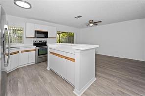 Foto del edificio - 14200 Wedgewood Ct
