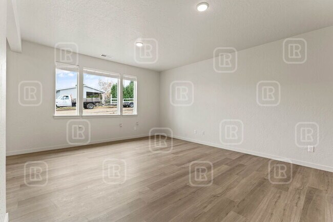 Building Photo - 213 S Grady Ln