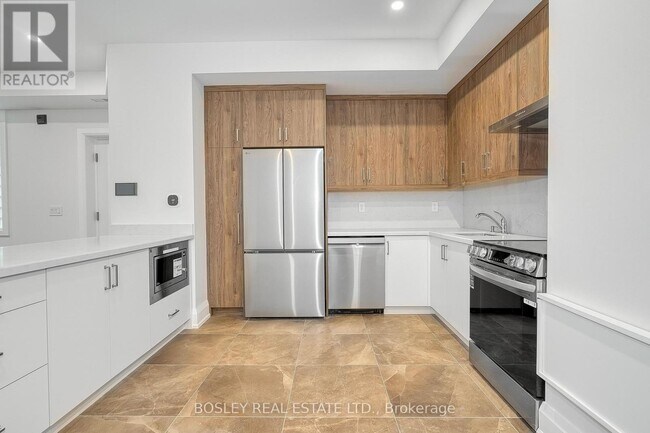 Photo du bâtiment - 2579 Yonge St
