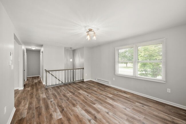 Building Photo - Charming Bi-Level for rent in Milford, $2,...