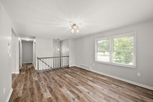 Foto del edificio - Charming Bi-Level for rent in Milford, $2,...