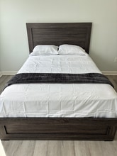 Building Photo - 820 N Lakewood Ave