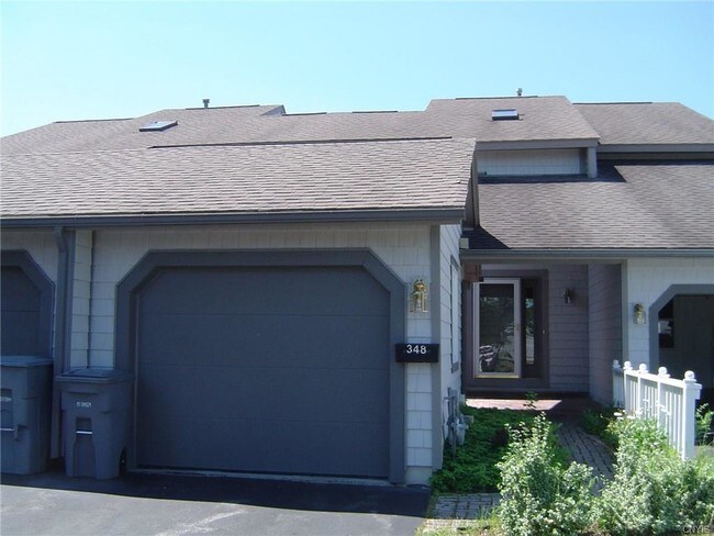 Building Photo - 348 Summerhaven Dr N