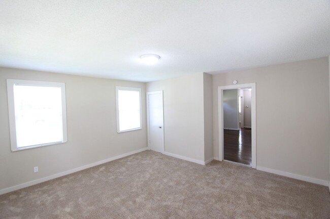 Building Photo - 3 BR 1BA - Cute and Classic Charmer!!