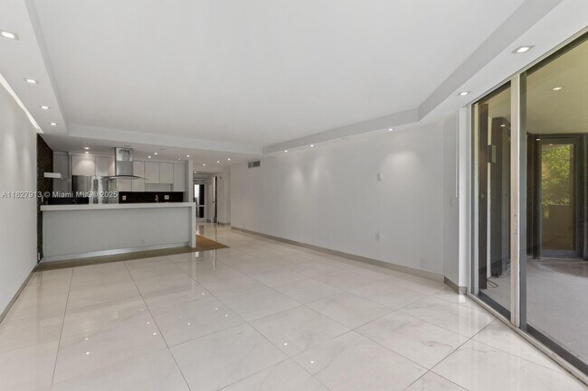 Foto del edificio - 181 Crandon Blvd