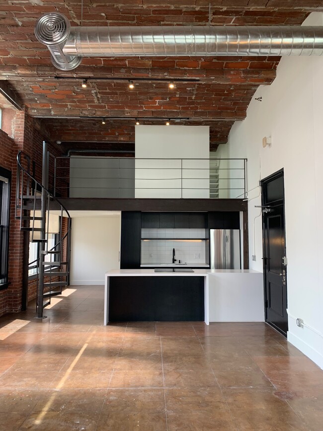 awesome loft space - 215 W 7th St