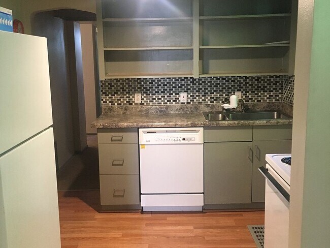 Kitchen - 2314 S 800 E
