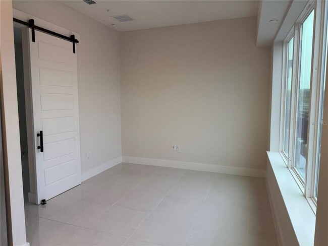 Building Photo - 854 TETBURY Lp