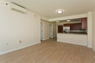 Building Photo - 909 Kapiolani Blvd