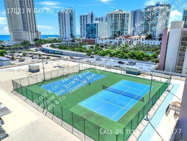 Foto del edificio - 17021 N Bay Rd