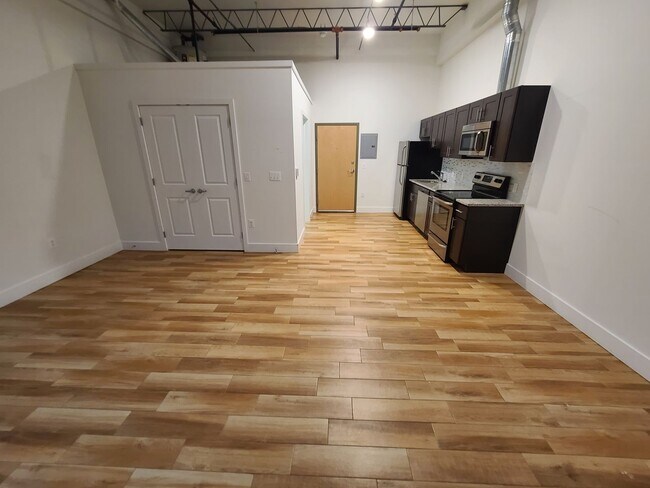 Foto del edificio - Large studio newly renovated! - AVAILABLE ...