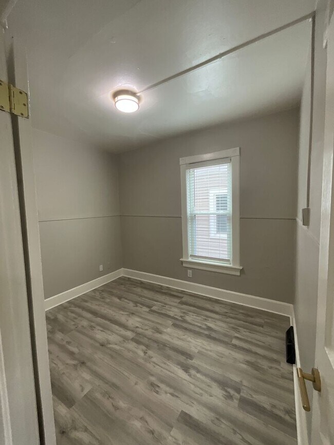 Foto del edificio - 523 E Locust St