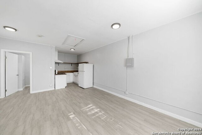 Building Photo - Studio Apartment located in Denver Heights