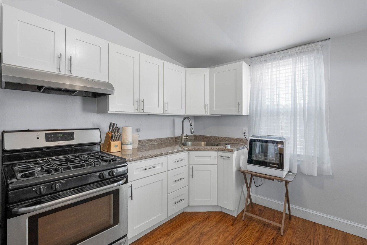 Photo - 2992 Tilton St