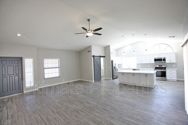 Building Photo - 9129 W Kerry Ln