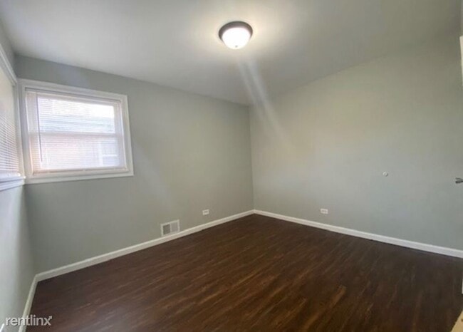 Building Photo - 3 br, 1 bath House - 10053 S Merrill Ave