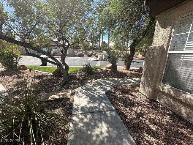 Foto del edificio - 2604 Ponderosa Pine Ave
