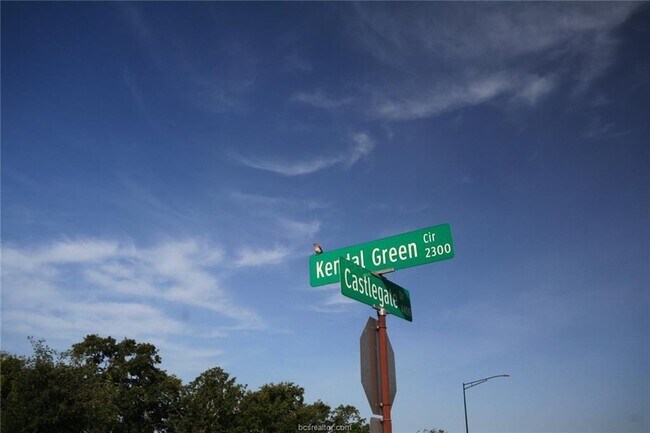 Foto del edificio - 2323 Kendal Green Cir