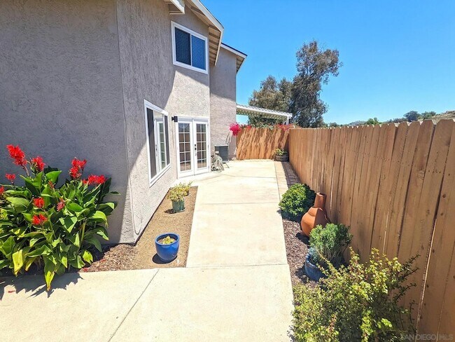 Foto del edificio - 343 Rolling Hills Ln