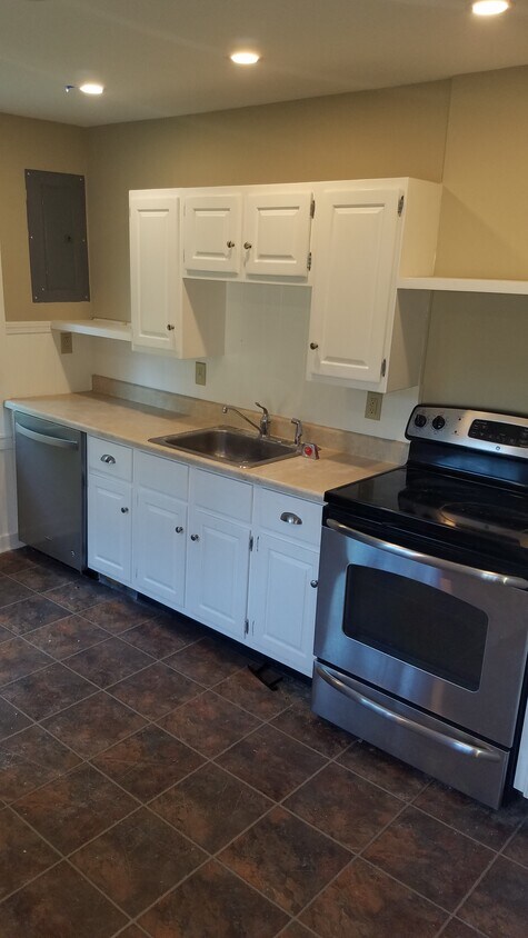 Kitchen - 34 Cromwell St