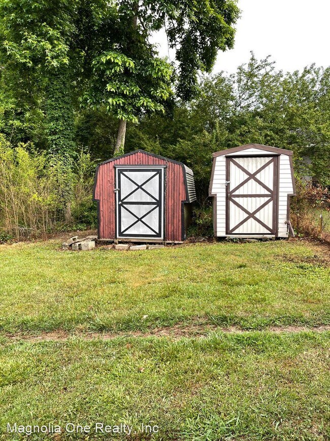 Building Photo - 3 br, 1 bath House - 3681 W. County Line Rd.