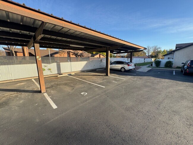 Building Photo - Downtown 2 bedroom with Loft!