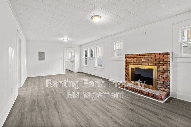 Building Photo - 1736 Mountain Dr